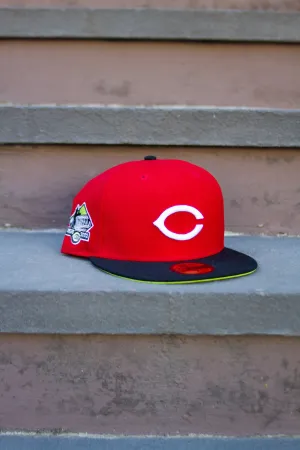 2002 CINCINNATTI REDS RED/BLACK FITTED W/ KIWI UNDER VISOR