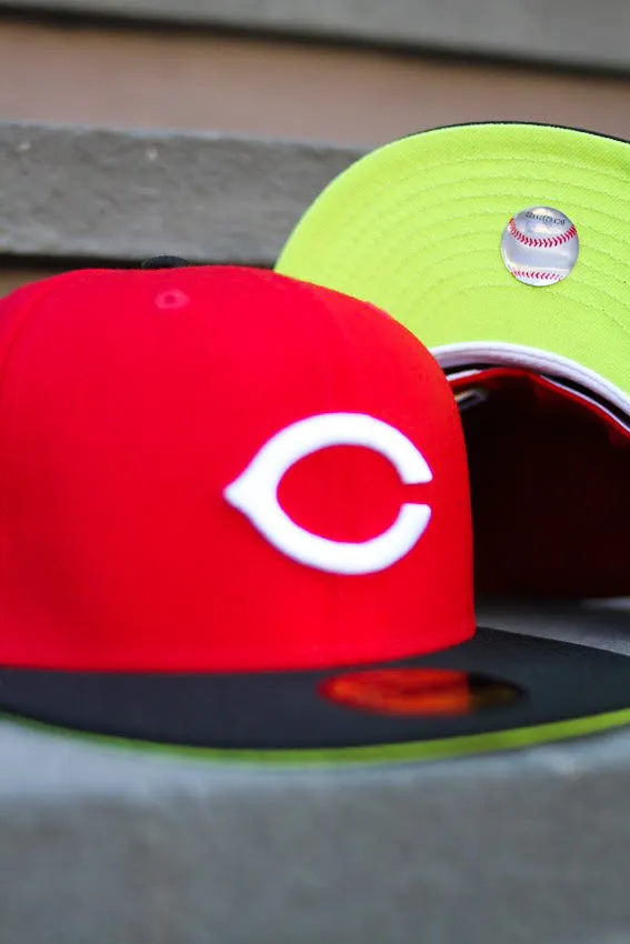 2002 CINCINNATTI REDS RED/BLACK FITTED W/ KIWI UNDER VISOR