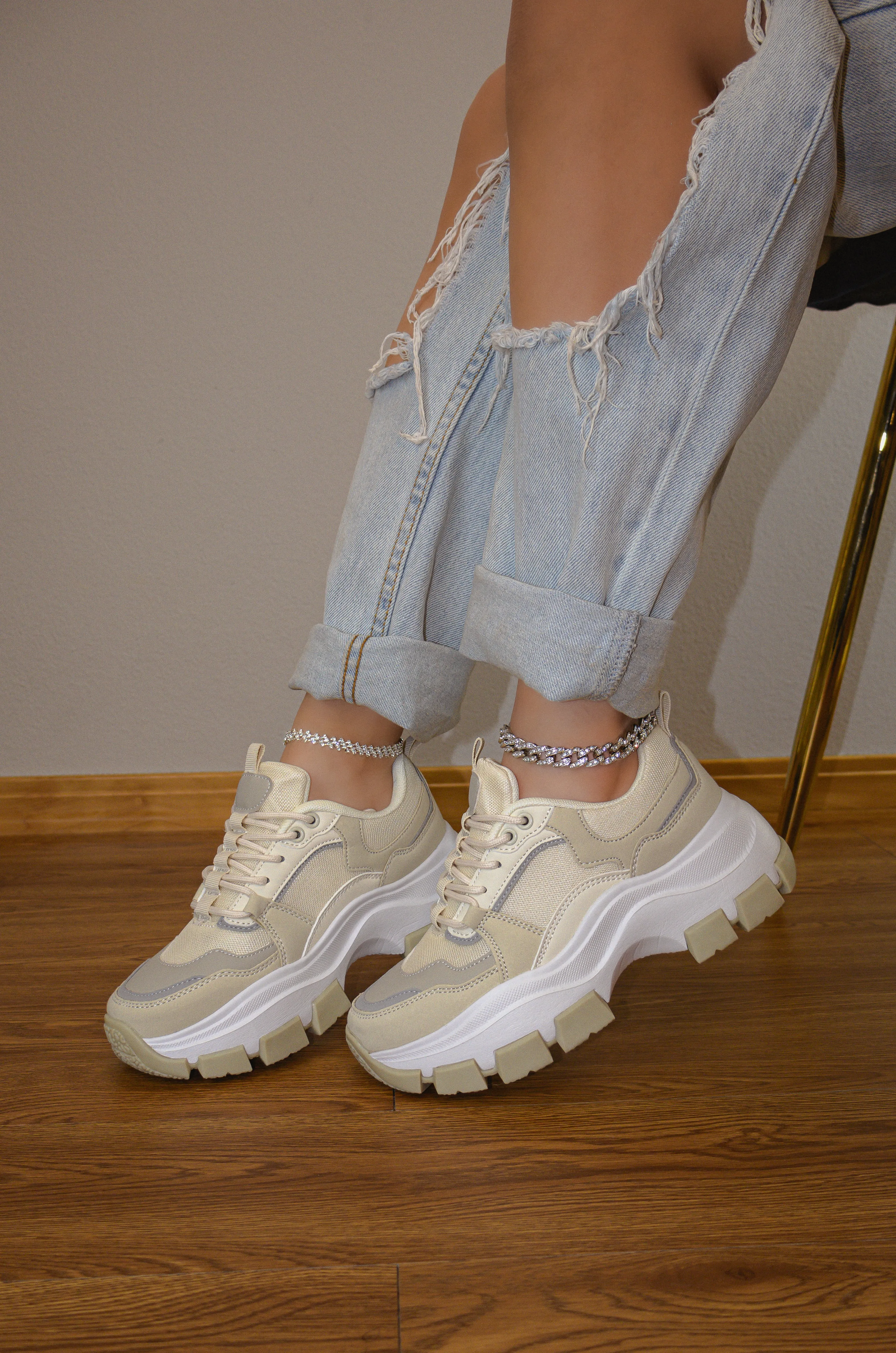Azuka - Women's Chunky Lace-Up Sneakers, Wide Fit & Pull Tab, Breathable, Perfect for Casual Outfits or Streetwear Looks, lightweight Composite