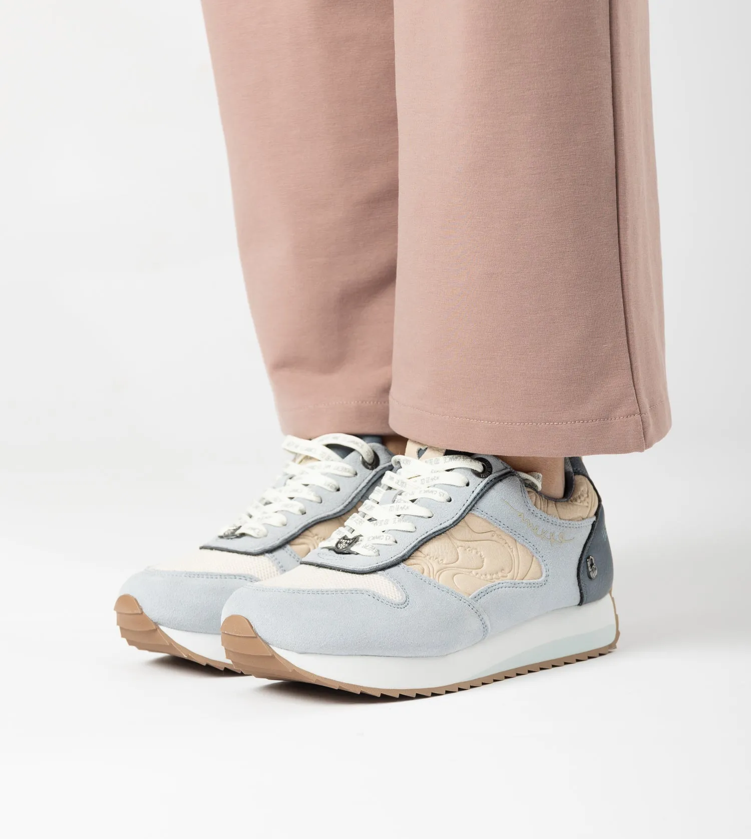 Blue sneakers Whispers