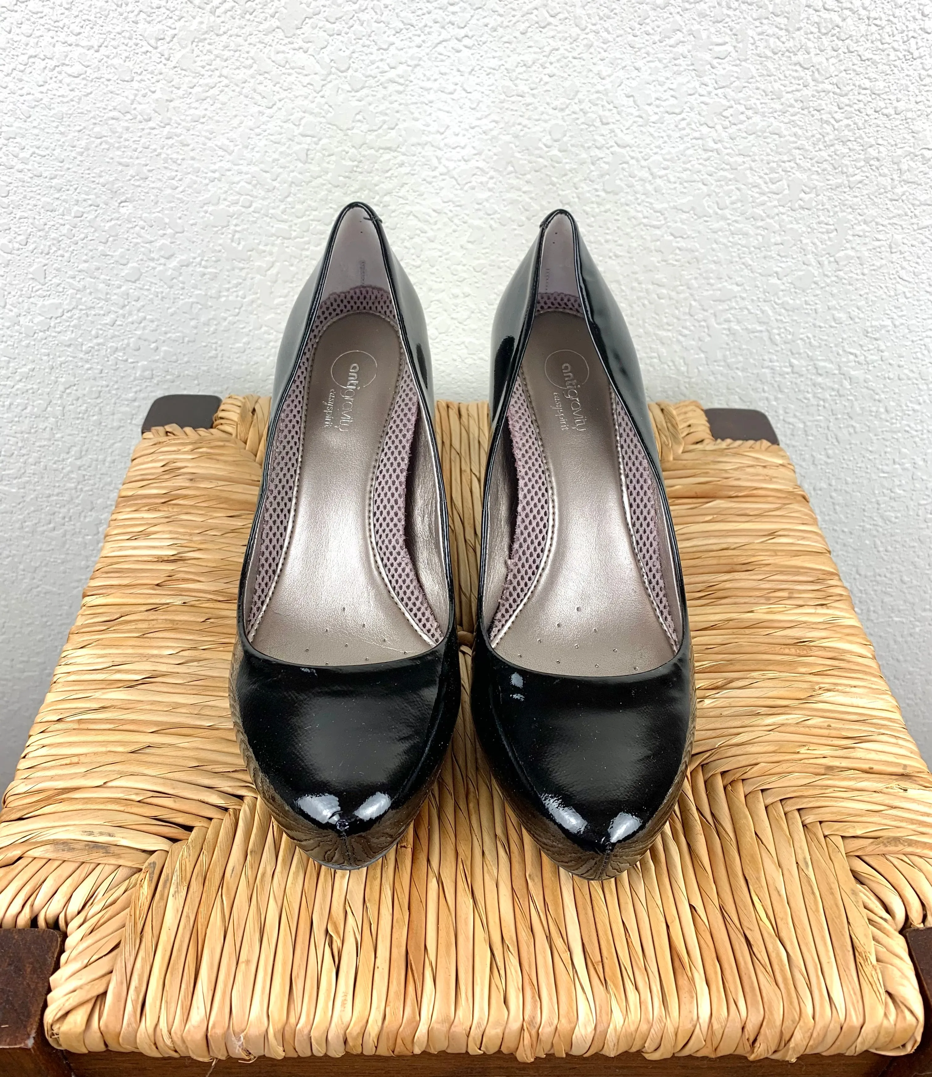 Easy Spirit “Naturaliz Winnie” Patent Pumps size 8.5W