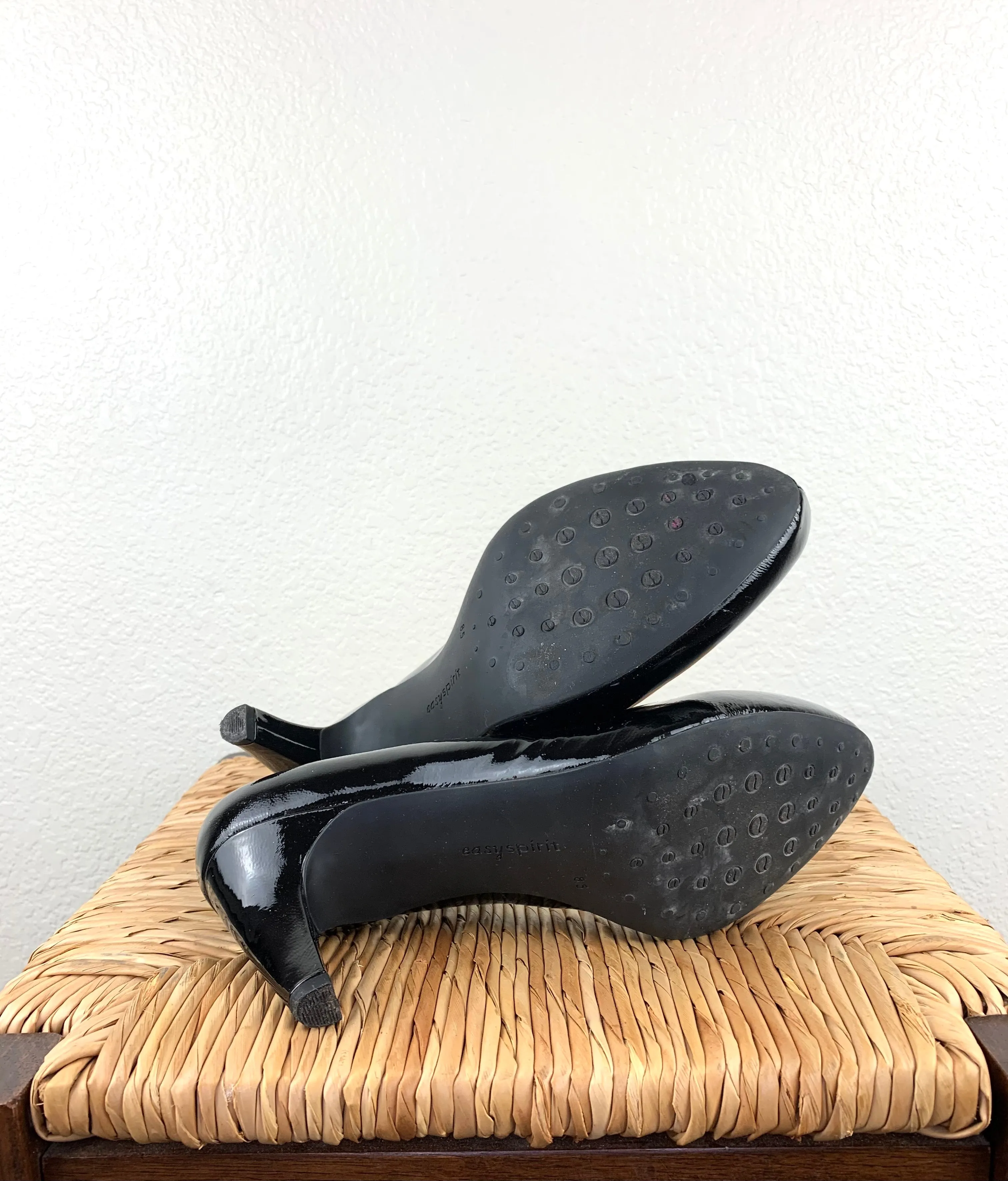 Easy Spirit “Naturaliz Winnie” Patent Pumps size 8.5W