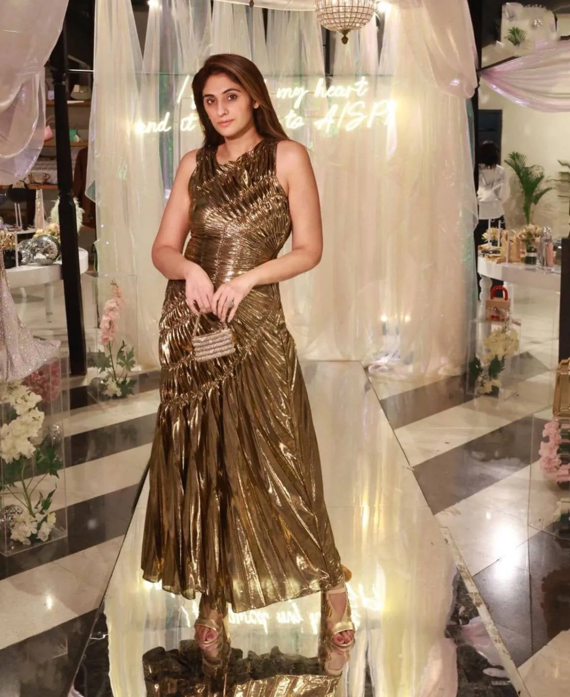 Glamorous Sleeveless Shiny Pleated Long Evening Gown