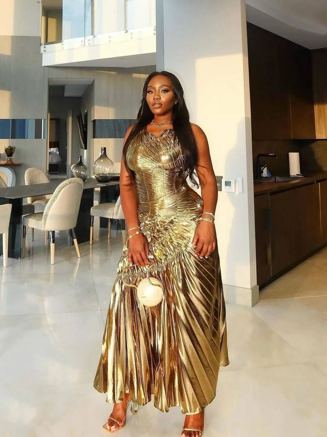 Glamorous Sleeveless Shiny Pleated Long Evening Gown