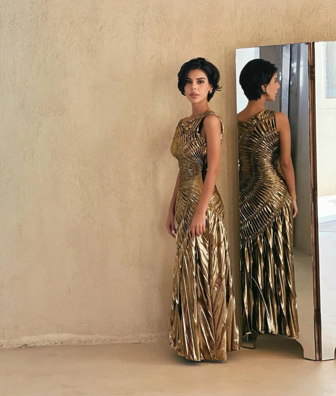 Glamorous Sleeveless Shiny Pleated Long Evening Gown