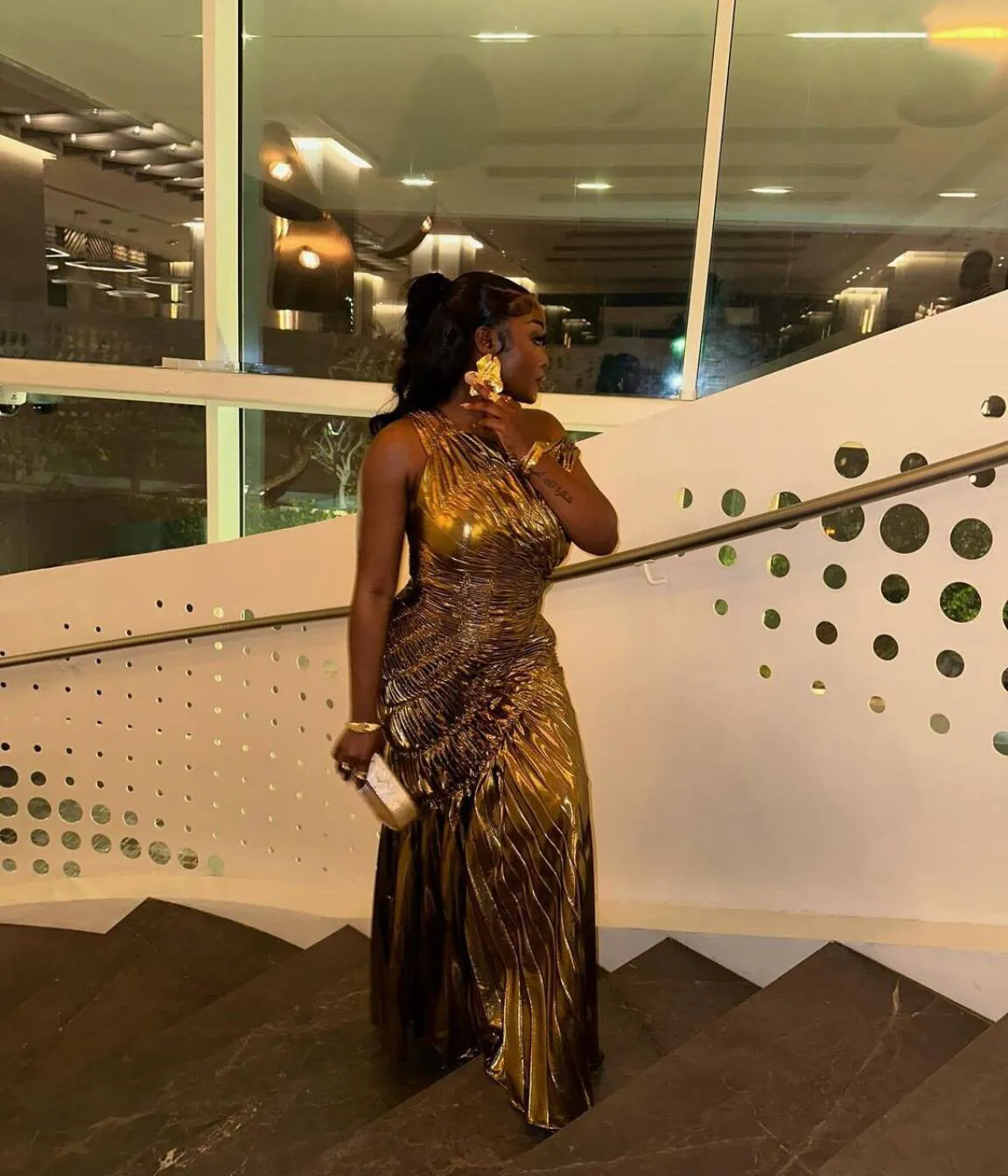 Glamorous Sleeveless Shiny Pleated Long Evening Gown