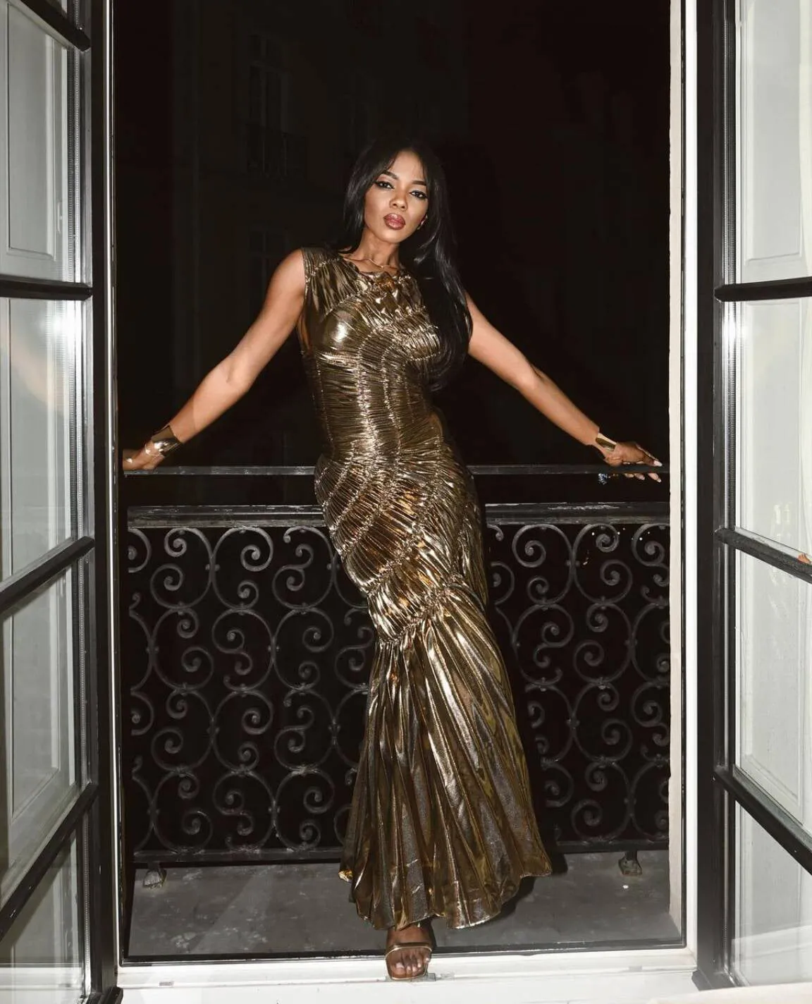 Glamorous Sleeveless Shiny Pleated Long Evening Gown
