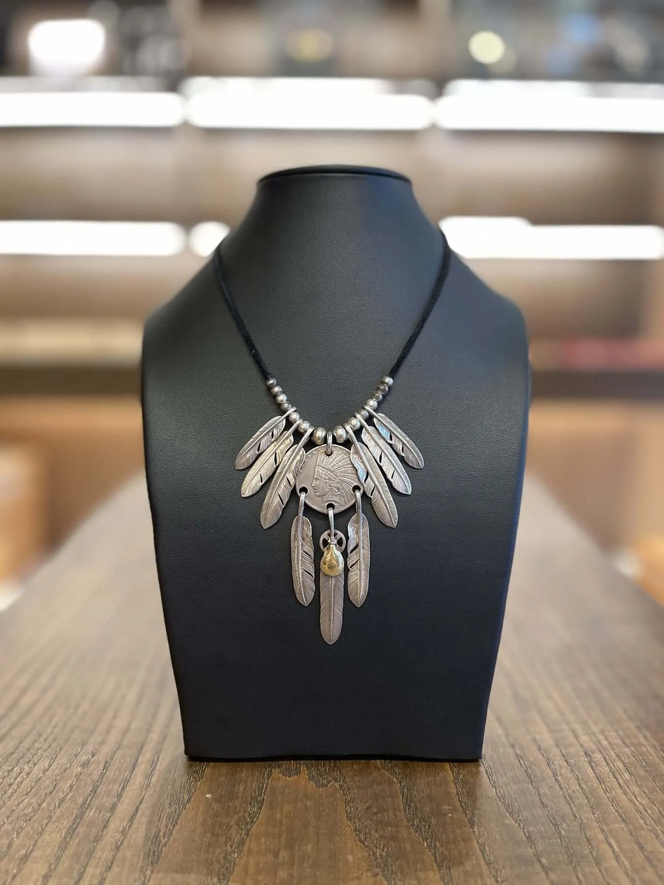Goros Three Hanging Feathers Pendant Setup