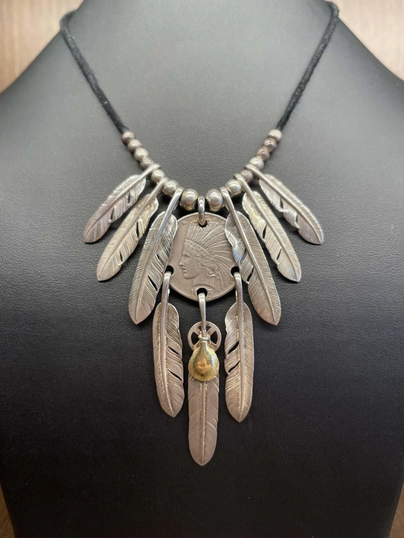 Goros Three Hanging Feathers Pendant Setup