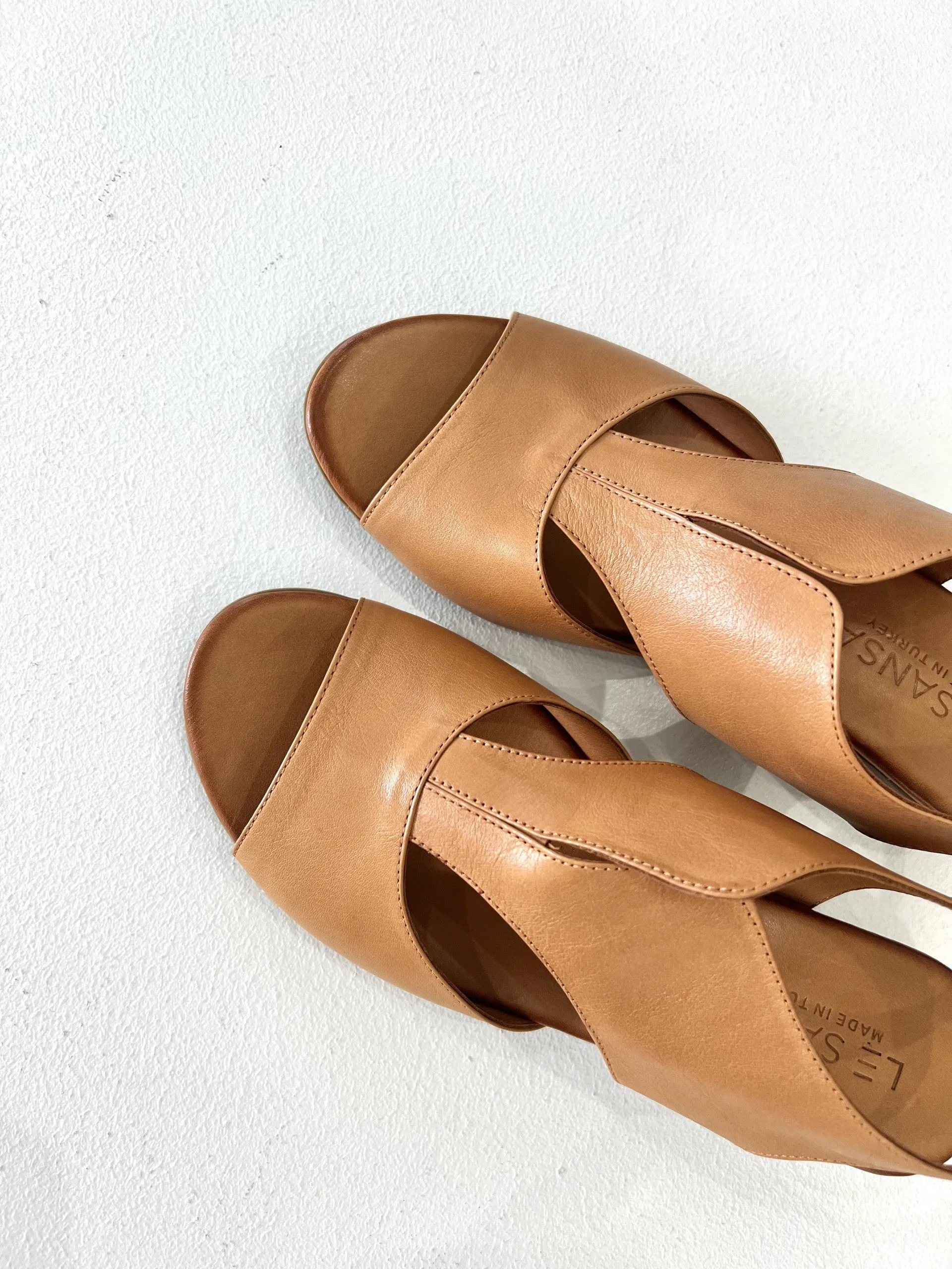 LEADER LEATHER HEEL || TAN