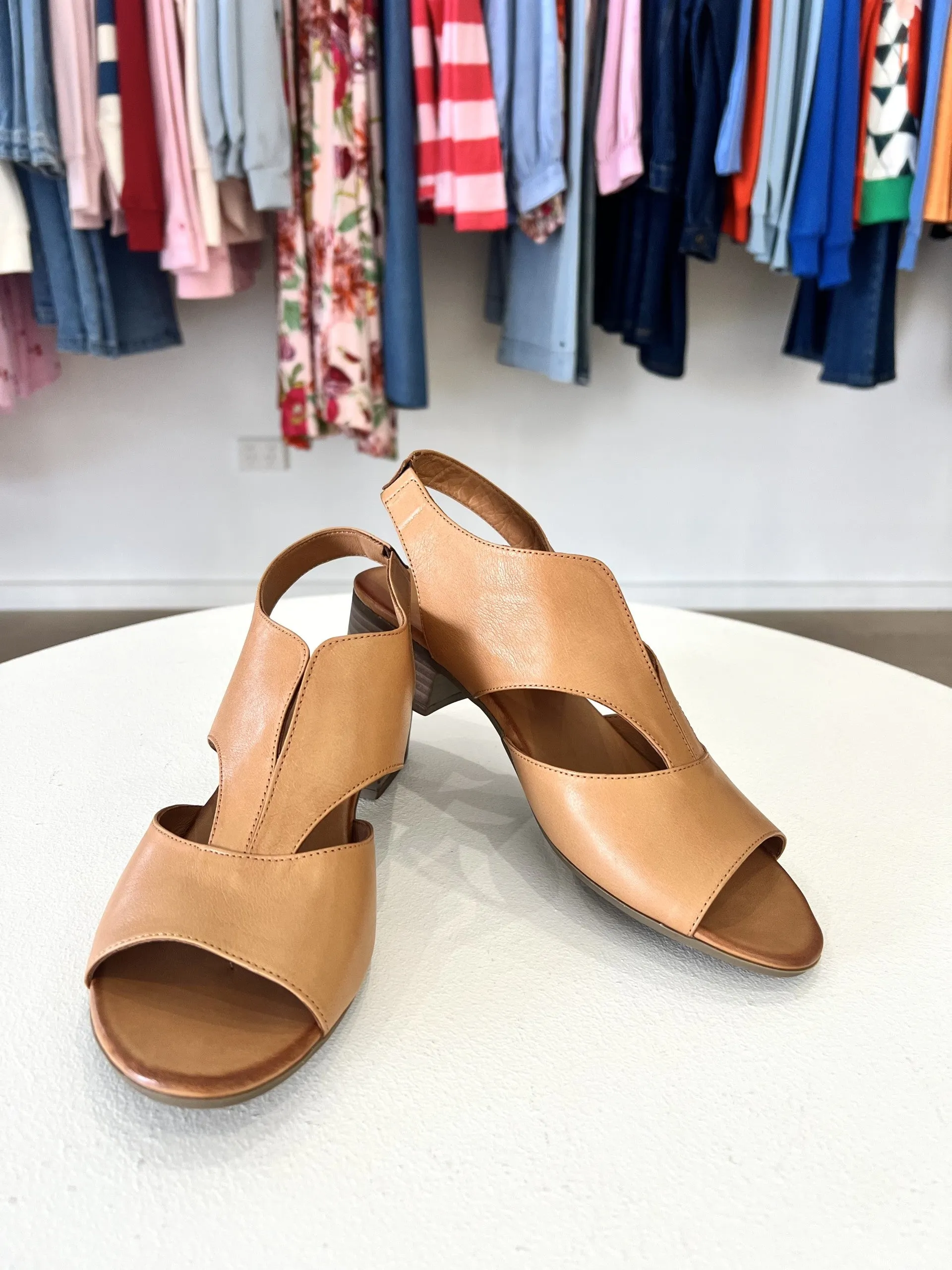 LEADER LEATHER HEEL || TAN