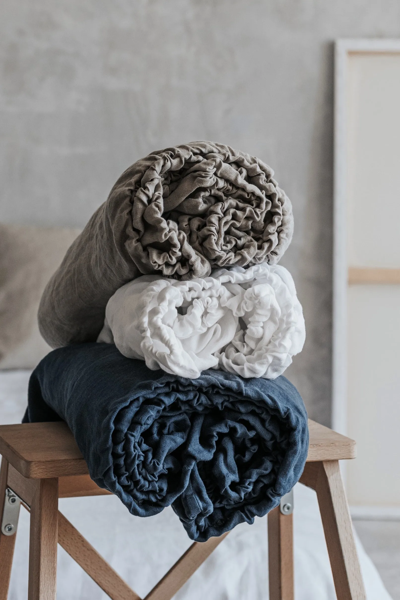 Linen fitted sheet - dark blue