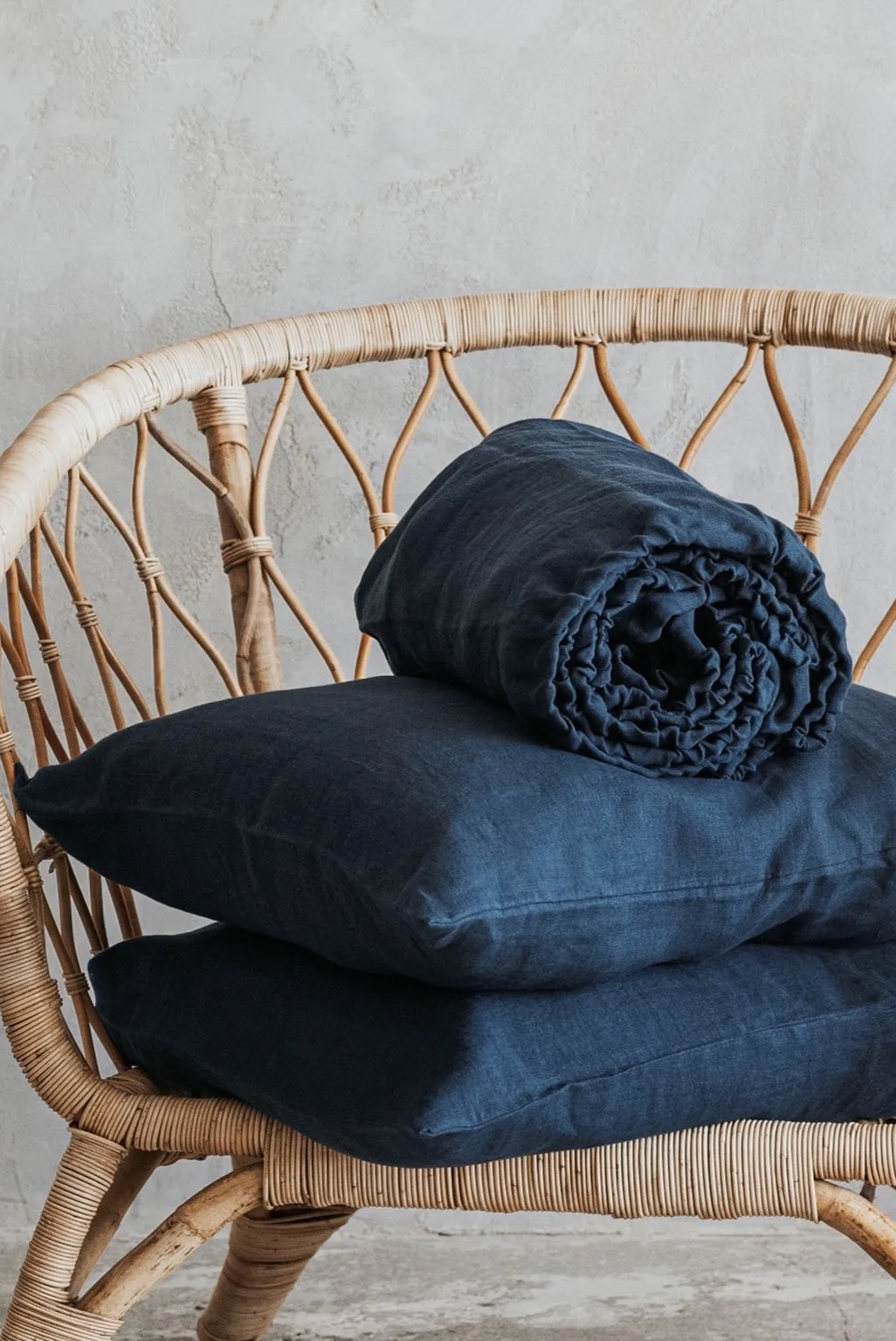 Linen fitted sheet - dark blue