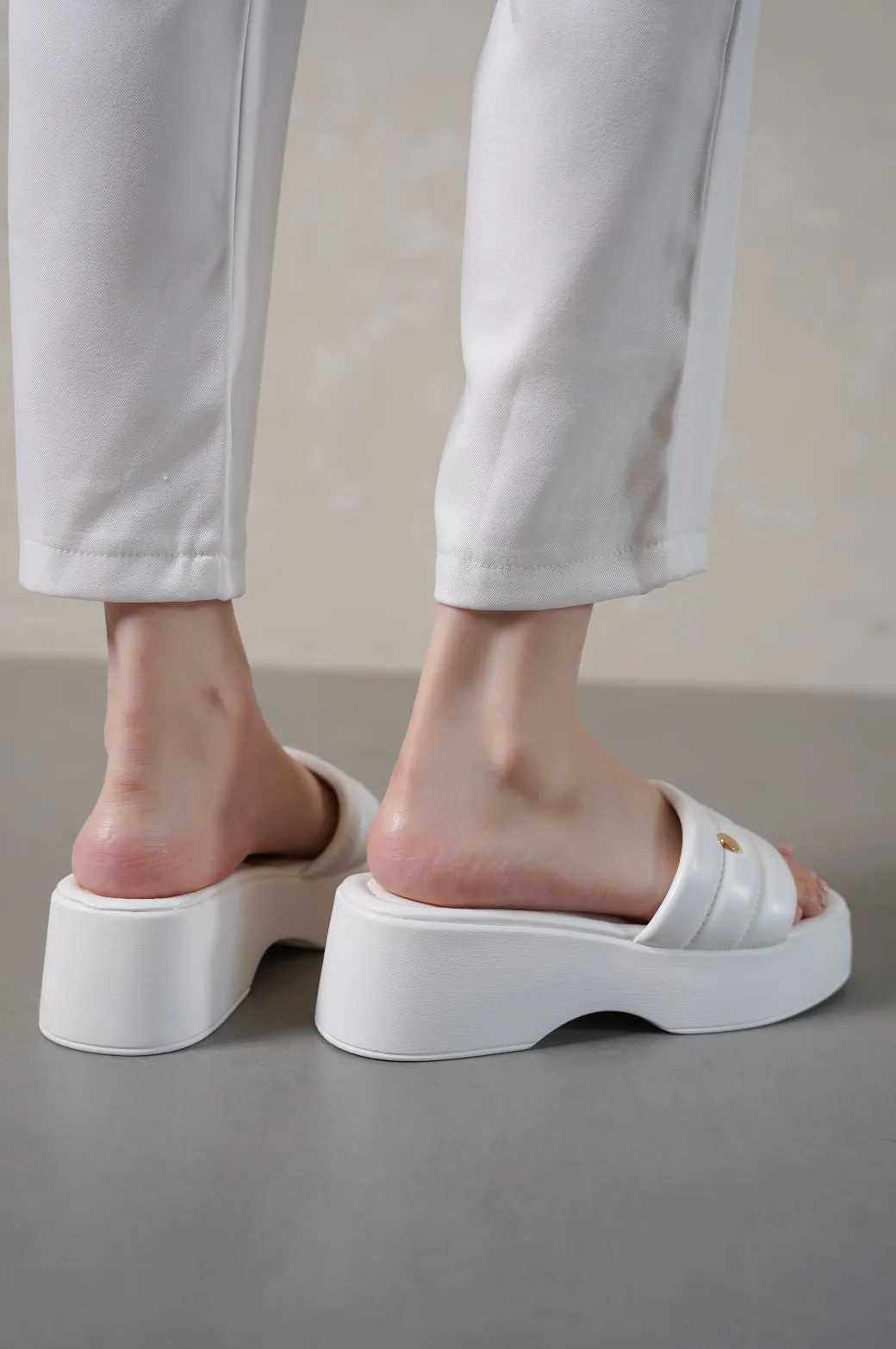 MAMA PLATFORMS WITH STUD
