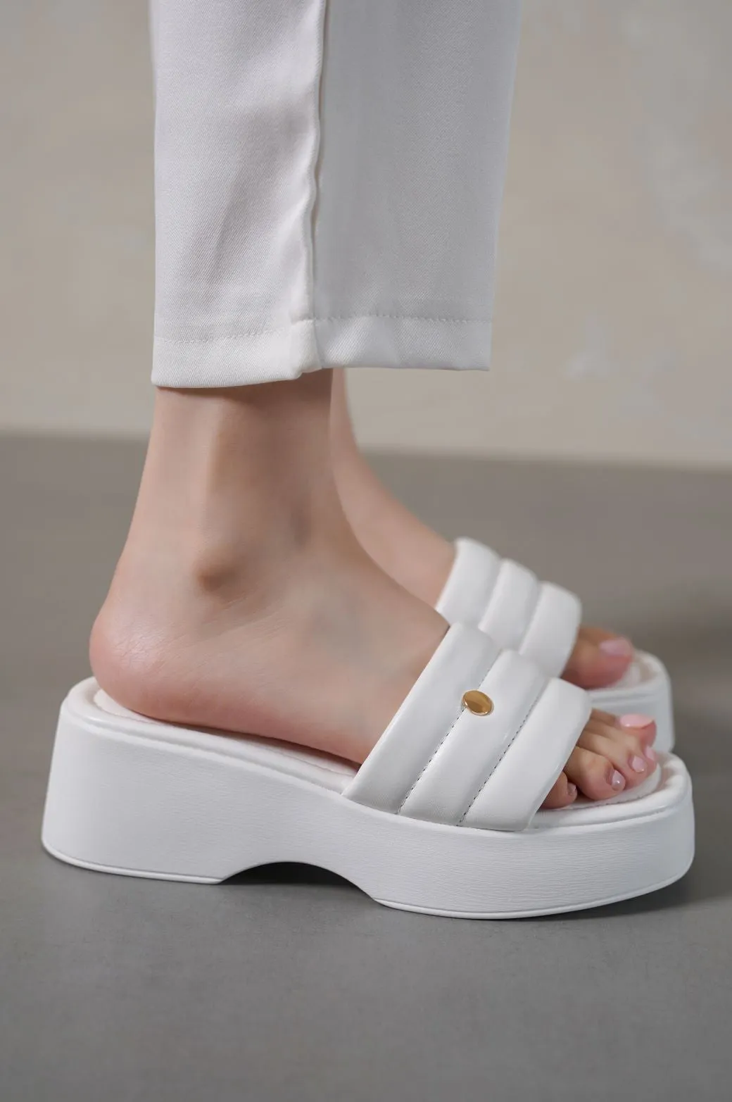 MAMA PLATFORMS WITH STUD