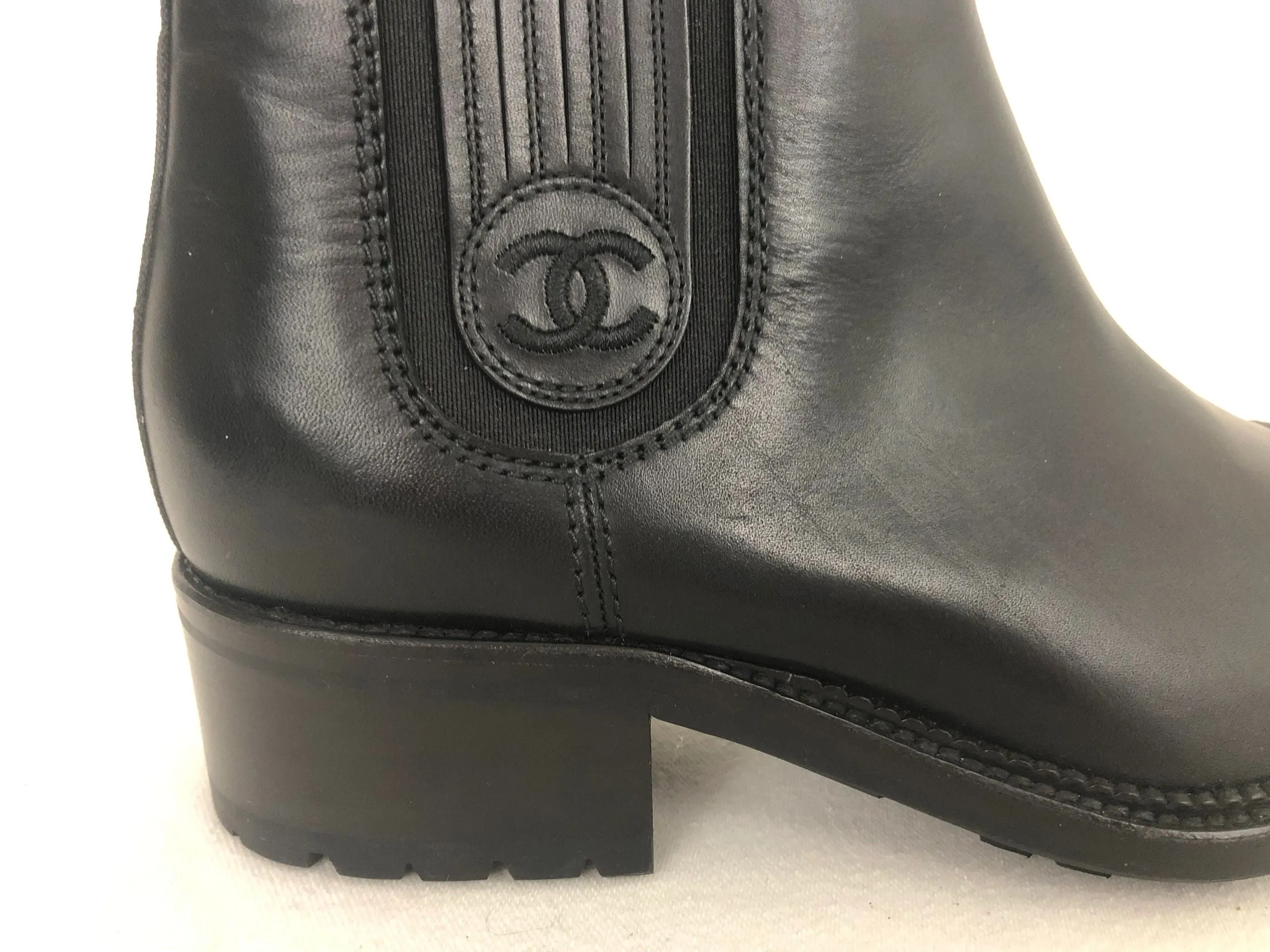 NEW Chanel Chelsea Boots Size 37 It (7 Us)