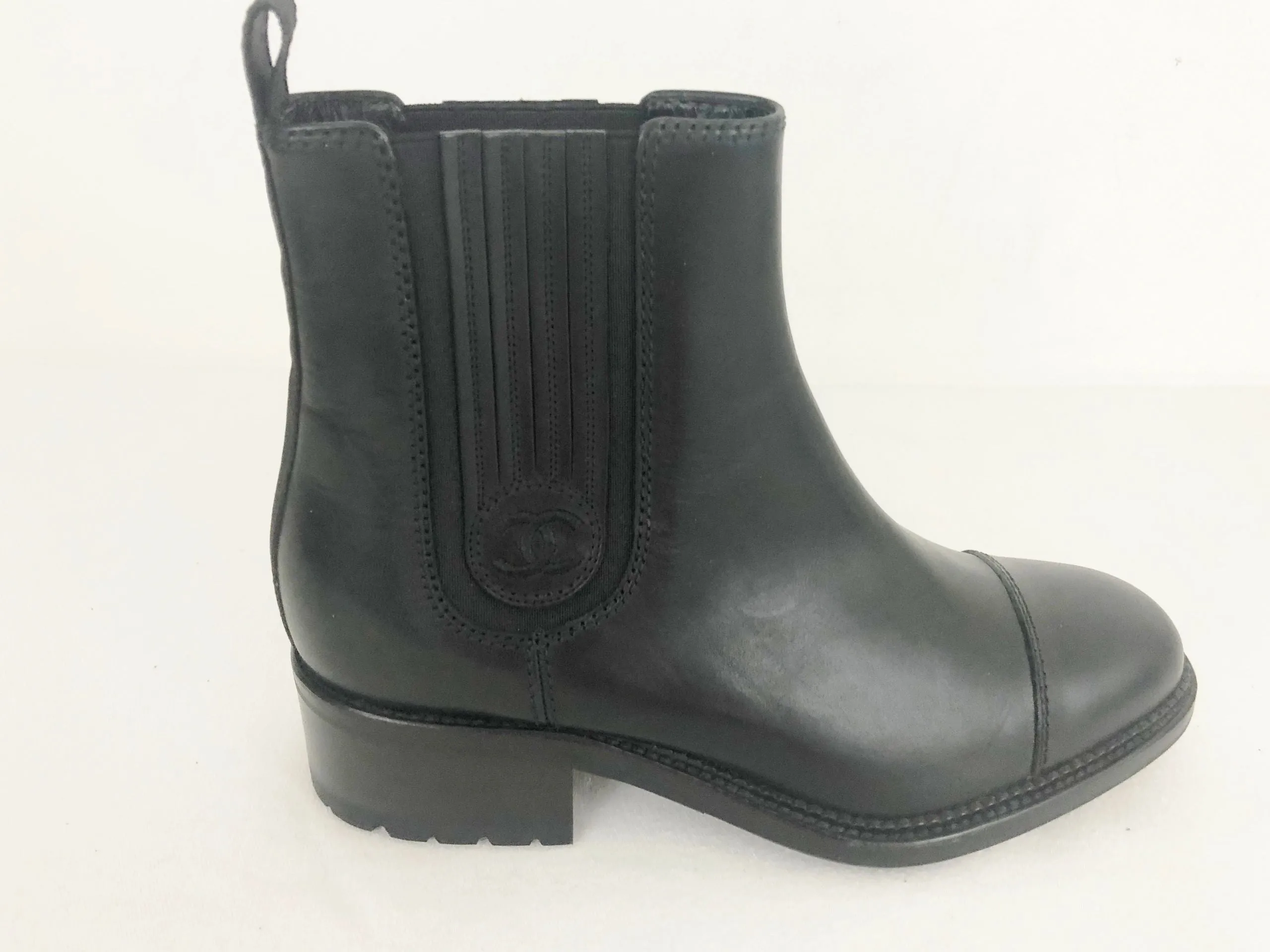 NEW Chanel Chelsea Boots Size 37 It (7 Us)