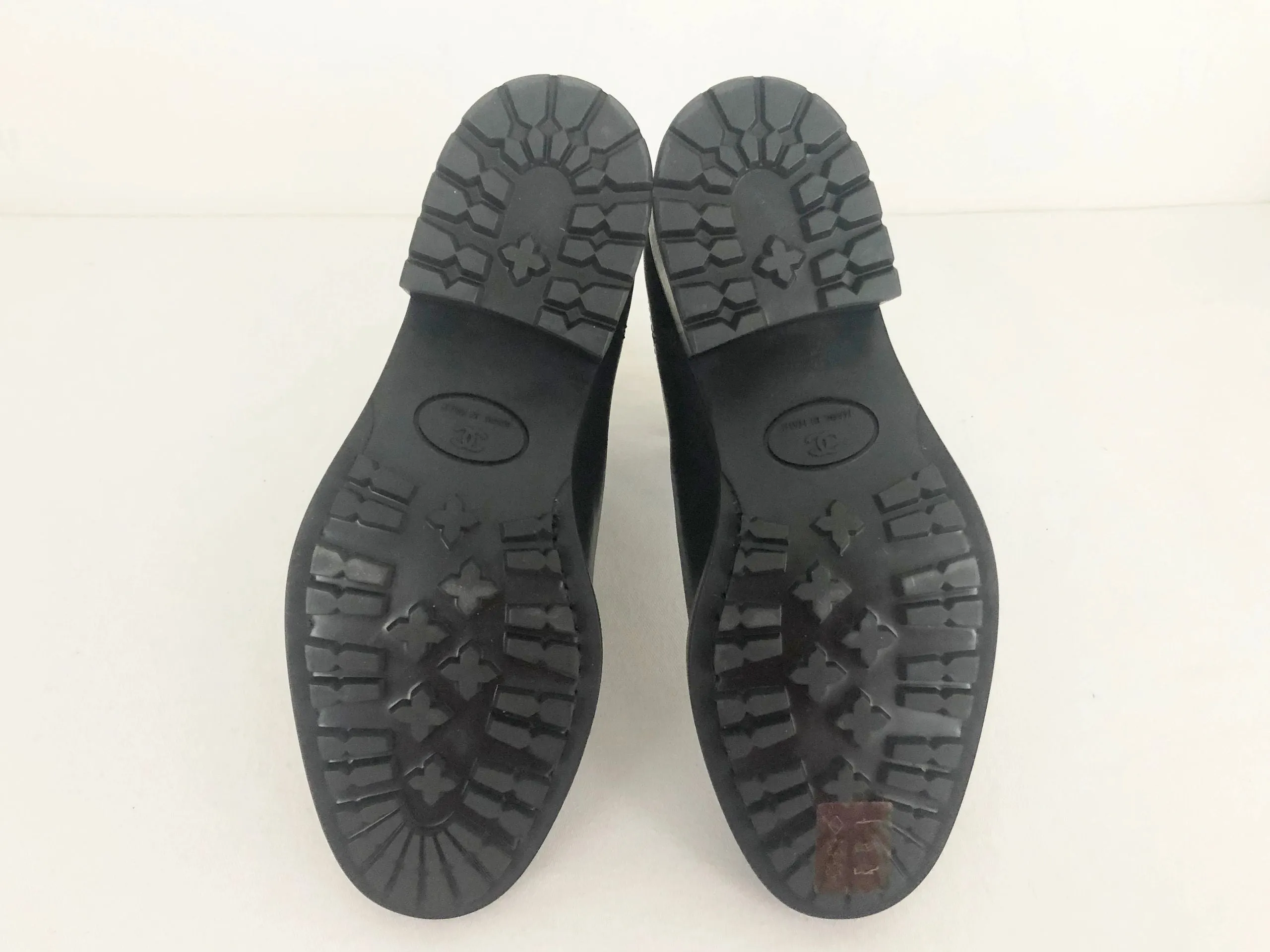 NEW Chanel Chelsea Boots Size 37 It (7 Us)