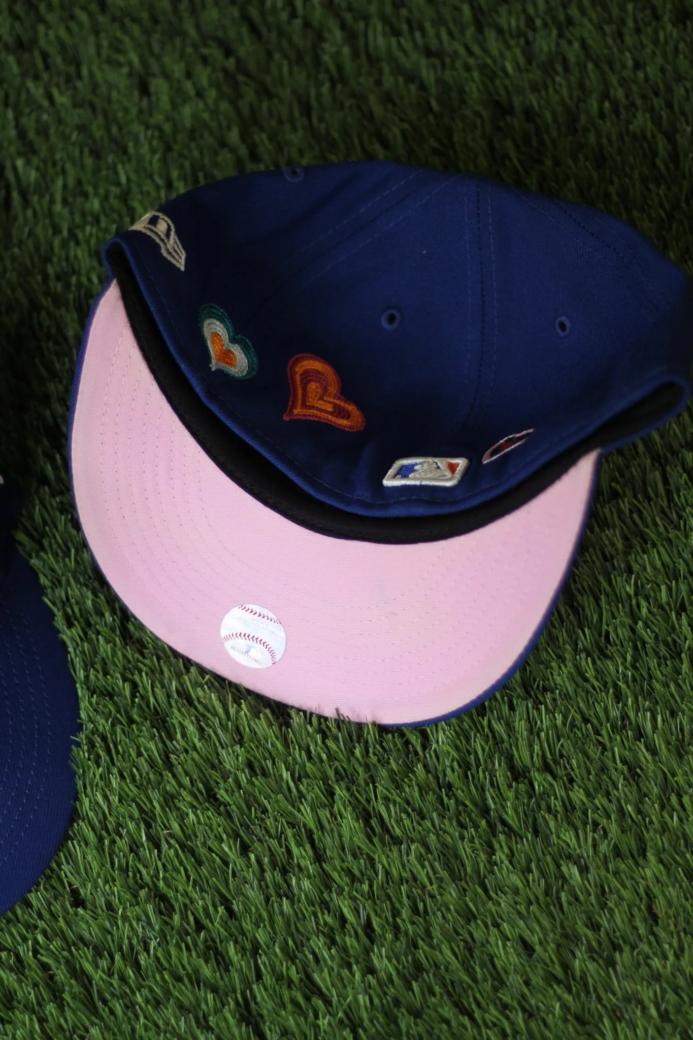 NEW YORK METS CHAIN STITCH HEART FITTED W/ PINK UNDER VISOR