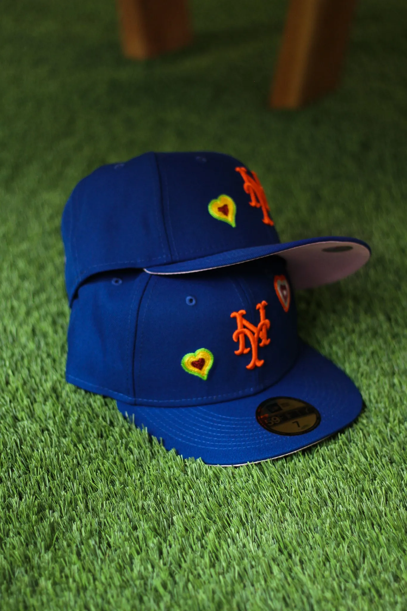 NEW YORK METS CHAIN STITCH HEART FITTED W/ PINK UNDER VISOR