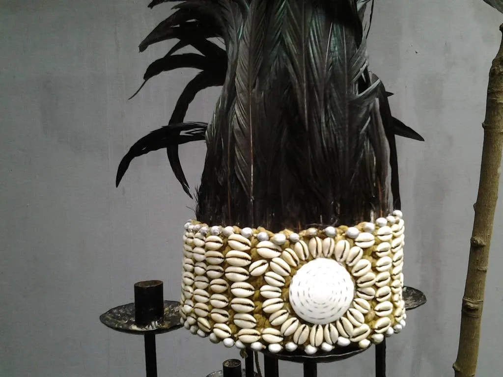 Traditional papua tribe crown black Feathers