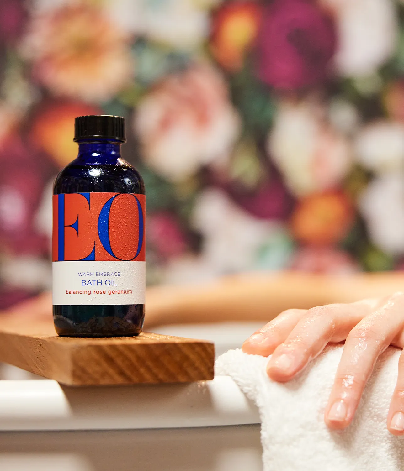 Warm Embrace Bath Oil in Rose Geranium